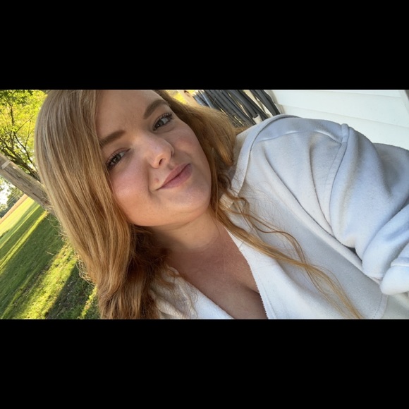 Meet your Posher, Kelly - Picture 1 of 1